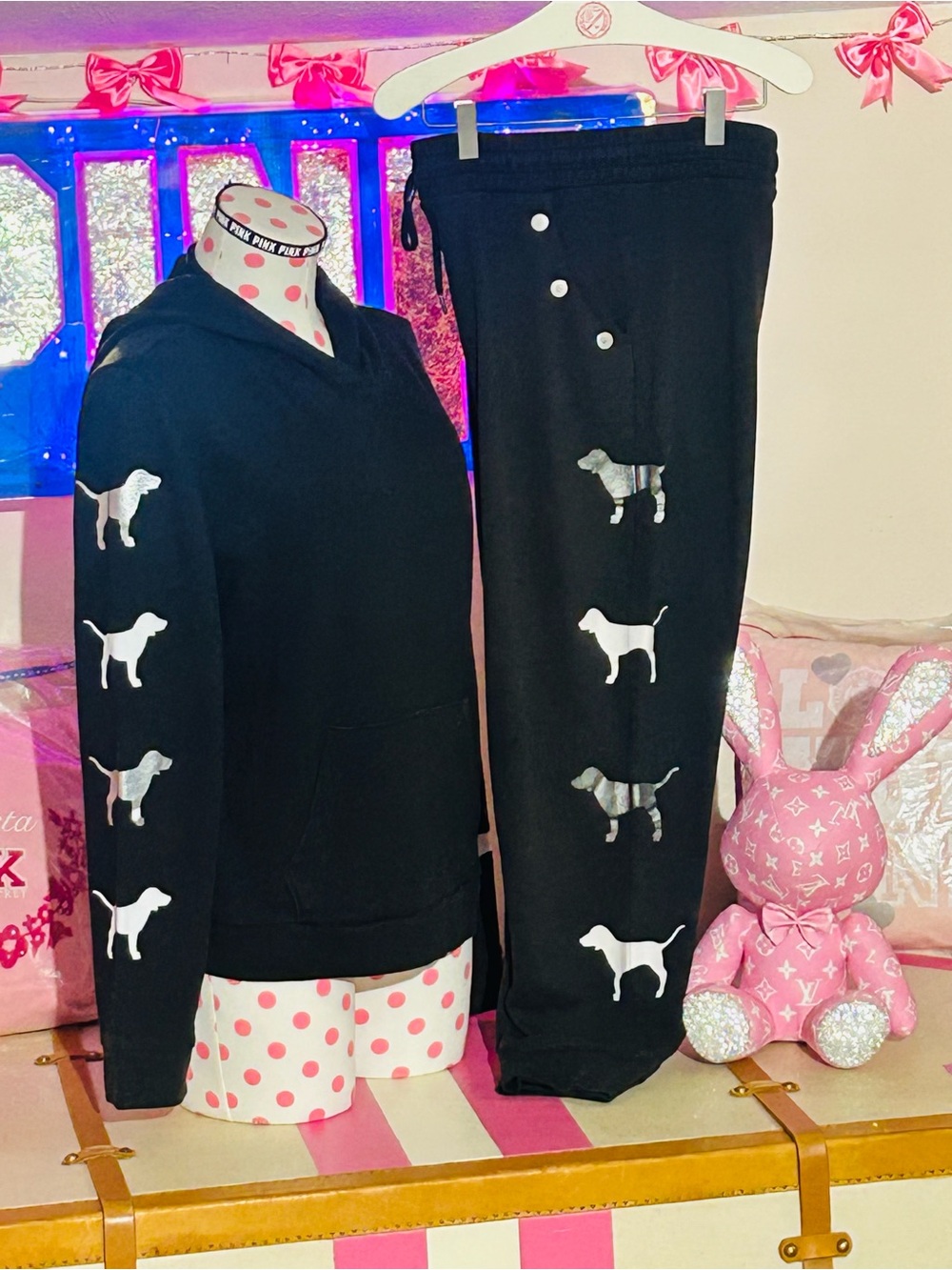 Black Dog Logo set HTF
